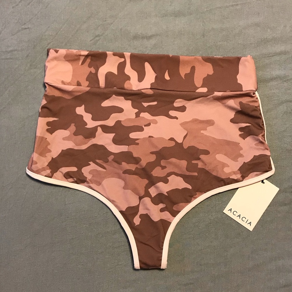 ❌SOLD❌Acacia Solento Bottoms in Dakota Camo Size S